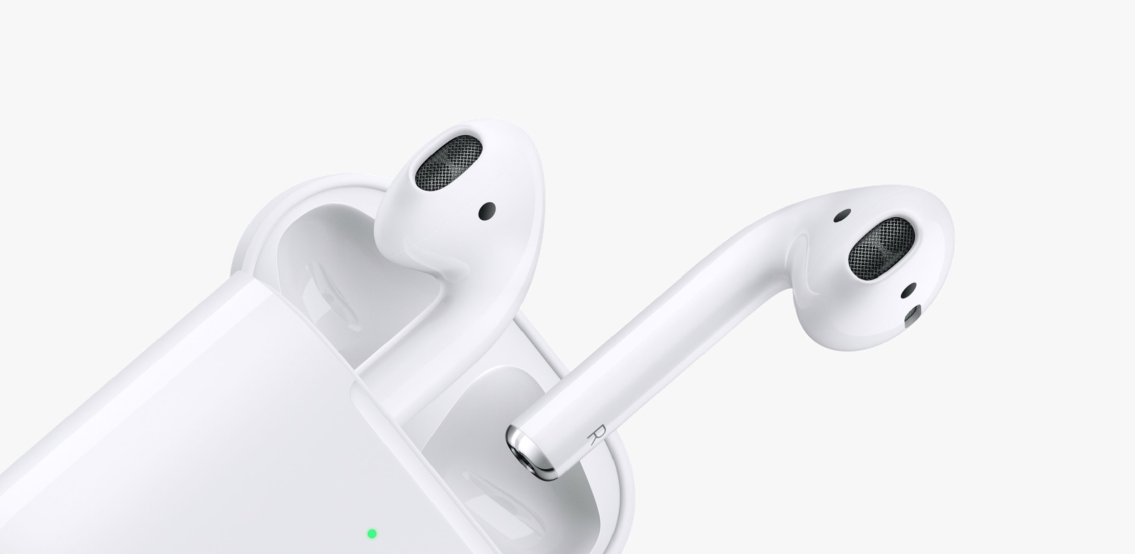 Наушники AirPods (2019) в зарядном футляре